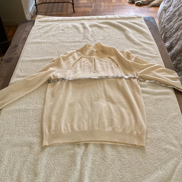 Mugler Paris Extra Fine Wool cream cutout detail stunning luxury sweater - Picture 12 of 12